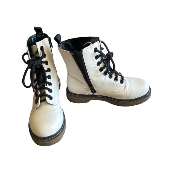 Soda Shoes - Black and white combat boots with zip side - 7.5